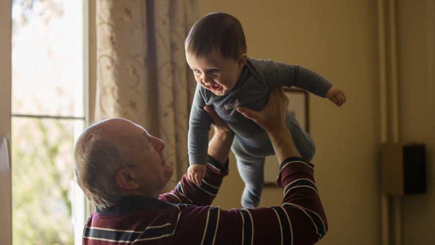 Rappresentazione visiva dell'articolo: Investire nel futuro dei nostri nipoti: il regalo che cresce con loro