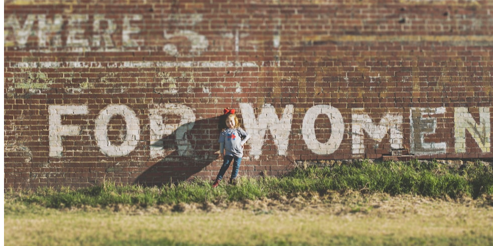 Rappresentazione visiva dell'articolo: Combattere la violenza economica contro le donne: un impegno collettivo.